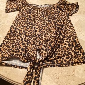 NWOT SS LEOPARD BUTTON UP TIE FRONT TOP